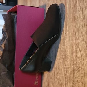 Like New 7W Black Munro dress pumps
